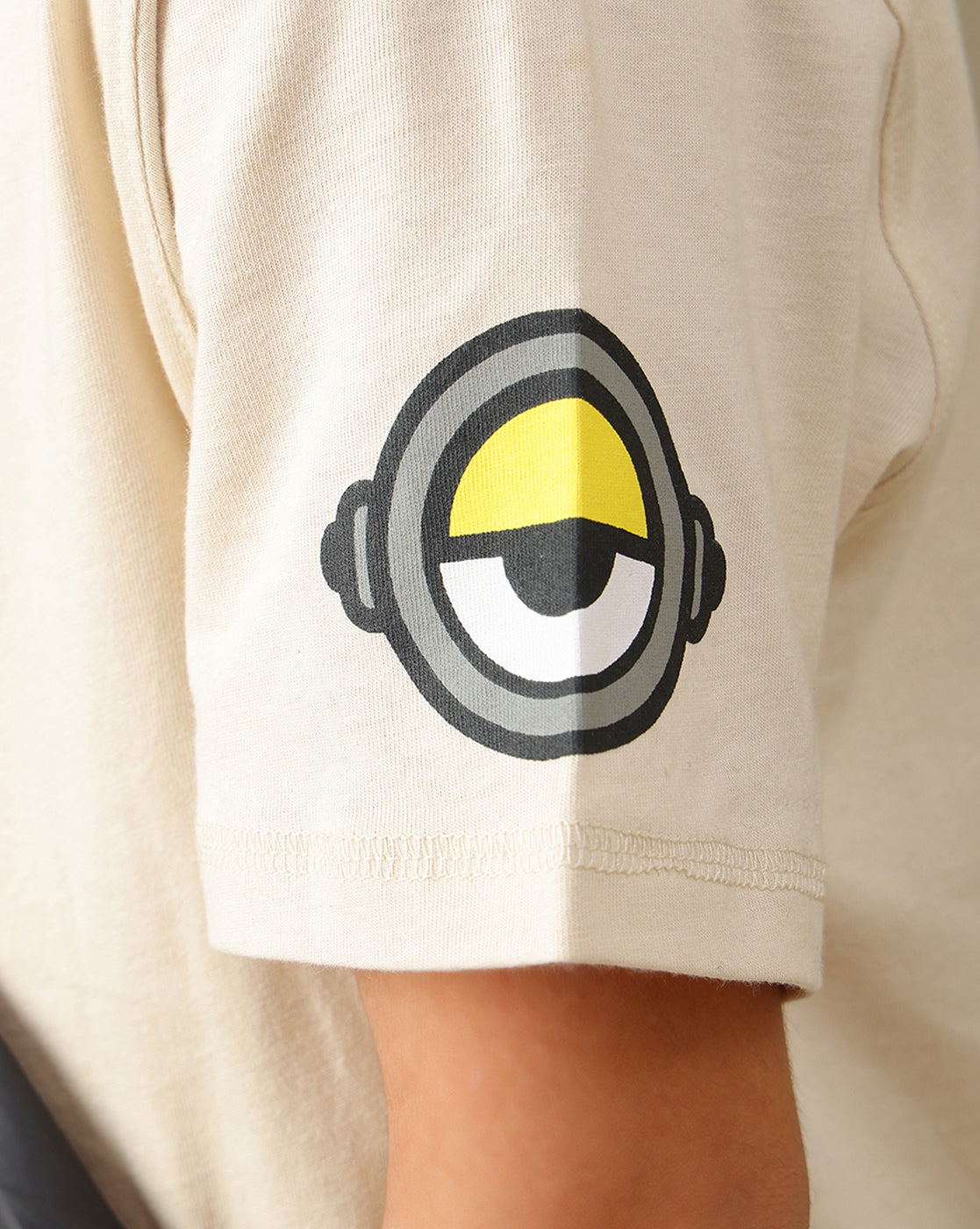 Minions Printed Regular Fit Tshirt with Sling Bag For Boys